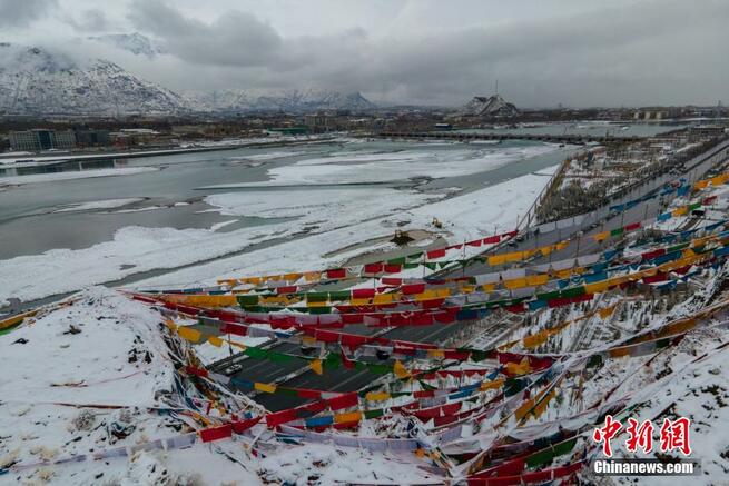 上空から見た春の雪で白銀の世界となったラサの美しい風景　　チベット_fororder_FOREIGN202103161048000498393375717