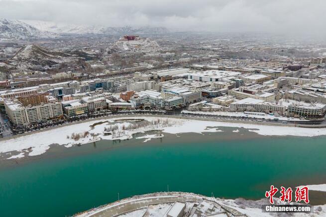 上空から見た春の雪で白銀の世界となったラサの美しい風景　　チベット_fororder_FOREIGN202103161048000484917110254