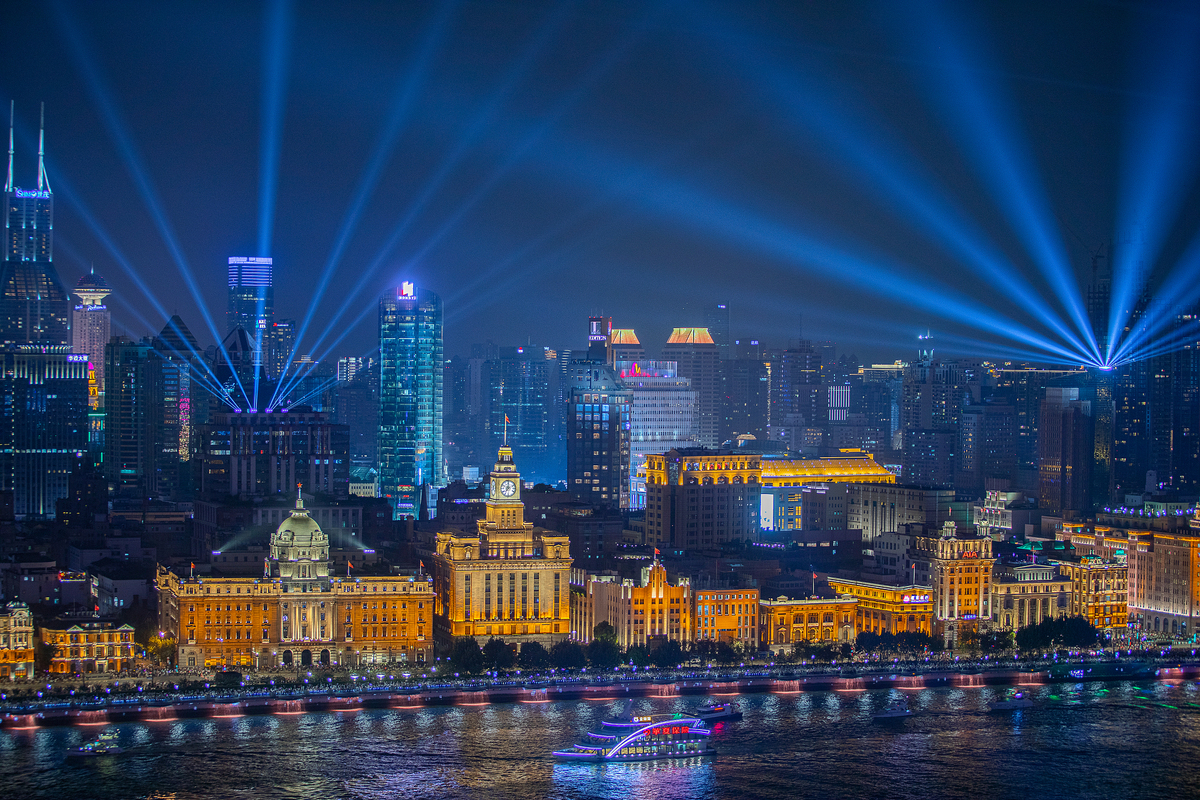 المناظر الليلية الرائعة للبوند في مدينة شانغهاي شرقي الصين_fororder_VCG111301230965