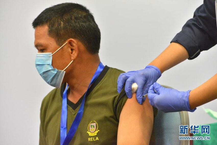 Malaysia Mulai Terima Suntikan Vaksin Virus Corona Sinovac Tiongkok_fororder_ml11