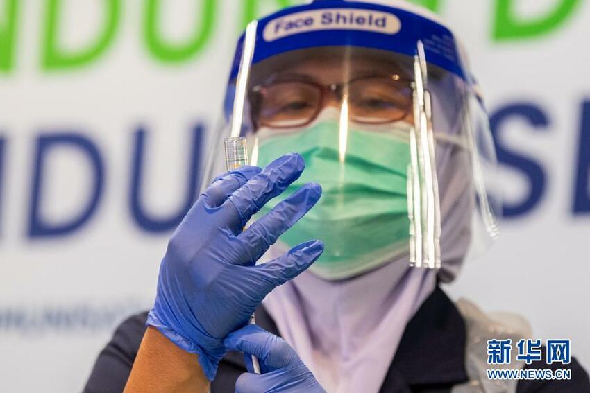 Malaysia Mulai Terima Suntikan Vaksin Virus Corona Sinovac Tiongkok_fororder_ml5