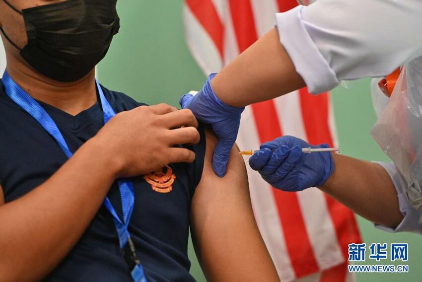 Malaysia Mulai Terima Suntikan Vaksin Virus Corona Sinovac Tiongkok_fororder_ml6