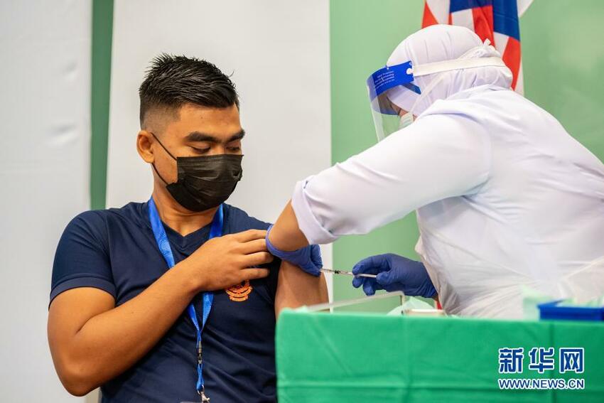 Malaysia Mulai Terima Suntikan Vaksin Virus Corona Sinovac Tiongkok_fororder_ml12