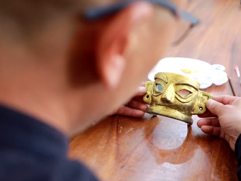 米粉を練って三星堆の「黄金の仮面」を復元　浙江省