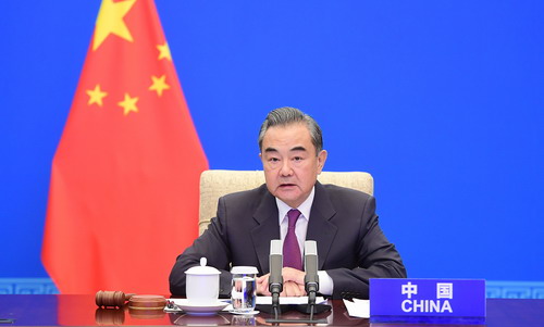 وزير الخارجية الصيني يطرح أربعة مقترحات لممارسة التعددية الحقيقية_fororder_001