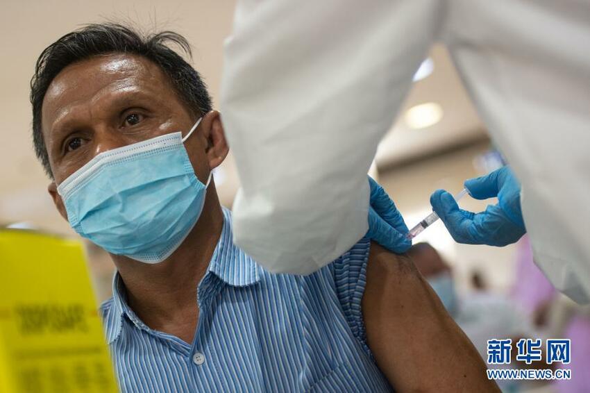 Kementerian Kesehatan Indonesia Hentikan Sementara Penggunaan Vaksin AstraZeneca_fororder_yn27