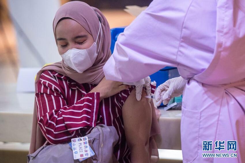 Kementerian Kesehatan Indonesia Hentikan Sementara Penggunaan Vaksin AstraZeneca_fororder_yn20