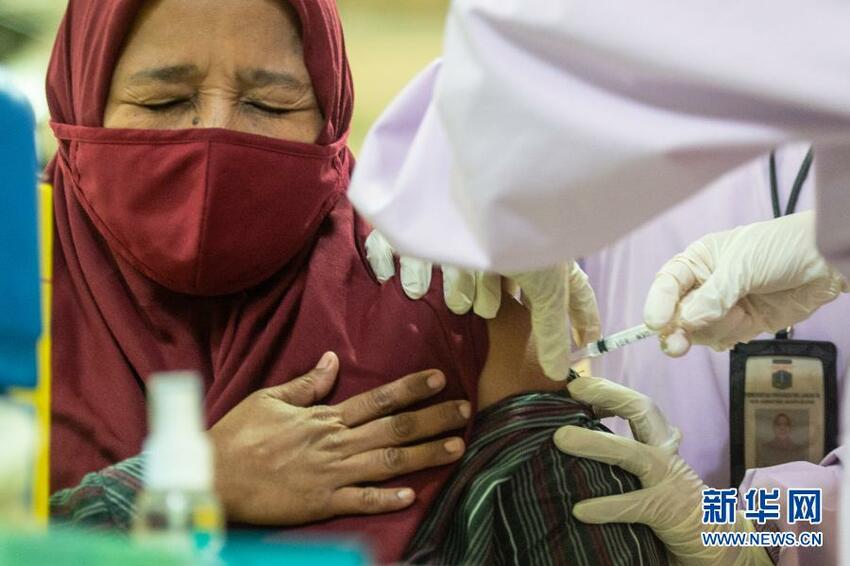 Kementerian Kesehatan Indonesia Hentikan Sementara Penggunaan Vaksin AstraZeneca_fororder_yn21