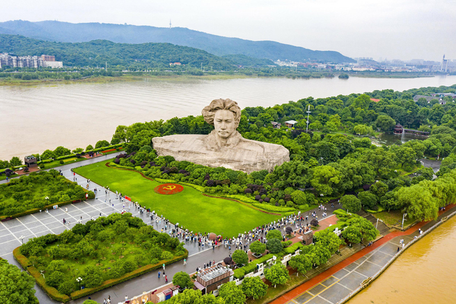 湘江の水位下がり、湖南省の観光スポット・橘子洲が営業を再開