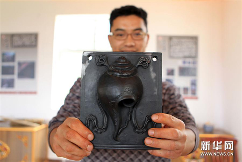 チベット族の伝統黒色陶器、新たな時代へ