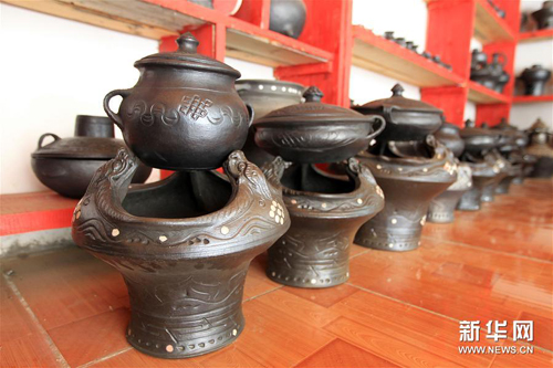 チベット族の伝統黒色陶器、新たな時代へ