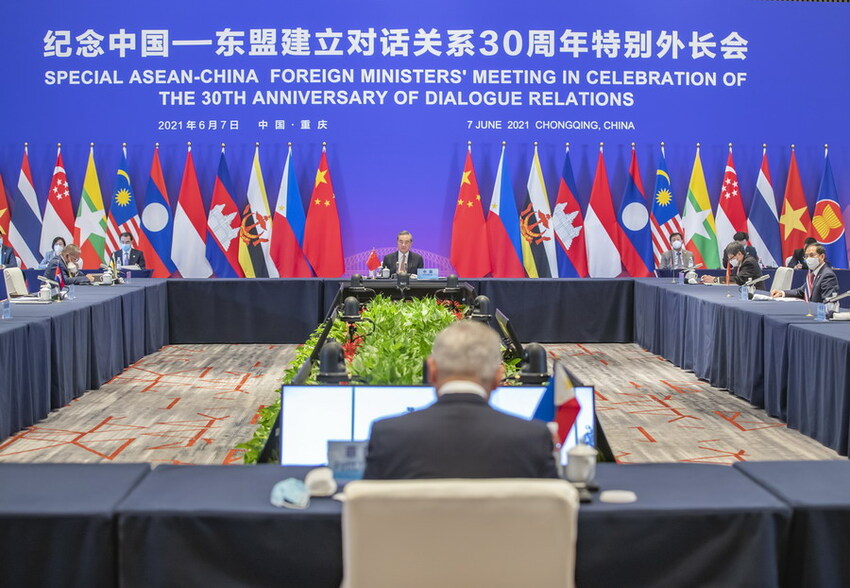 Wawancara Wang Yi Seusai Konferensi Khusus Menteri Luar Negeri Peringatan HUT Ke-30 Hubungan Dialog Tiongkok-ASEAN dan Pertemuan Menlu Kerjasama Sungai Lancang-Mekong_fororder_wy11