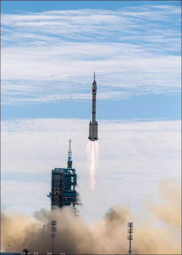 ภารกิจการส่งยานอวกาศพร้อมมนุษย์เสินโจว-12 ของจีนประสบความสำเร็จ_fororder_20210617sz2