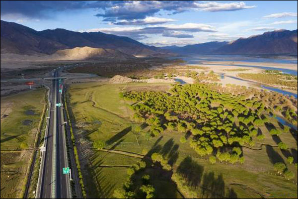 ทิเบตสร้างสรรค์“ช่องทางสีเขียว”ริมฝั่งแม่น้ำยาร์ลุงซางโป_fororder_20210607xz1