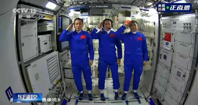 นักบินอวกาศสถานีอวกาศนานาชาติทวีตข้อความต้อนรับนักบินอวกาศจีน_fororder_tai-1
