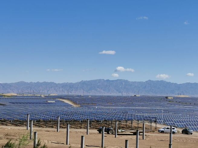 中国、太陽光発電で砂漠での循環型産業の創出目指す_fororder_N6-2.JPG