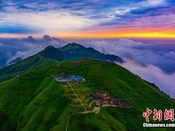 上空から眺めた江西省武功山の絶景
