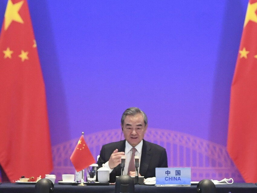 Wawancara Wang Yi Seusai Konferensi Khusus Menteri Luar Negeri Peringatan HUT Ke-30 Hubungan Dialog Tiongkok-ASEAN dan Pertemuan Menlu Kerjasama Sungai Lancang-Mekong_fororder_wy13