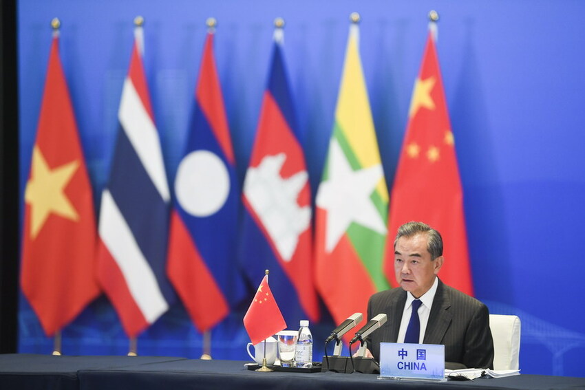 Wawancara Wang Yi Seusai Konferensi Khusus Menteri Luar Negeri Peringatan HUT Ke-30 Hubungan Dialog Tiongkok-ASEAN dan Pertemuan Menlu Kerjasama Sungai Lancang-Mekong_fororder_wy28