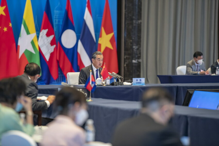 Wawancara Wang Yi Seusai Konferensi Khusus Menteri Luar Negeri Peringatan HUT Ke-30 Hubungan Dialog Tiongkok-ASEAN dan Pertemuan Menlu Kerjasama Sungai Lancang-Mekong_fororder_wy27