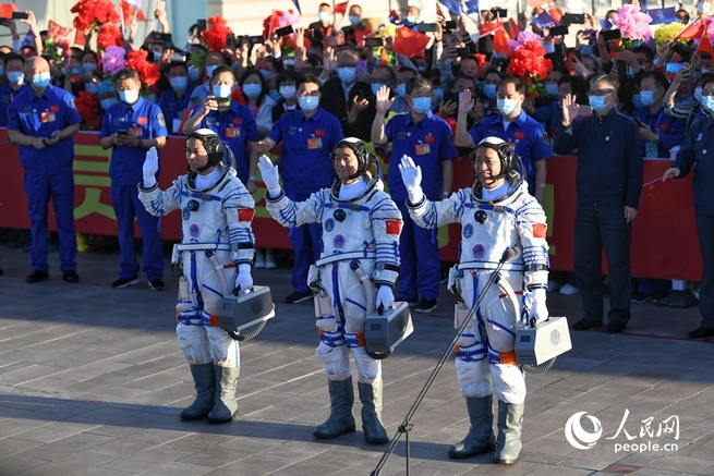 ＜速報＞中国の有人宇宙船「神舟12号」乗組員3人が出発式に参加_fororder_FOREIGN202106170838000229539916361