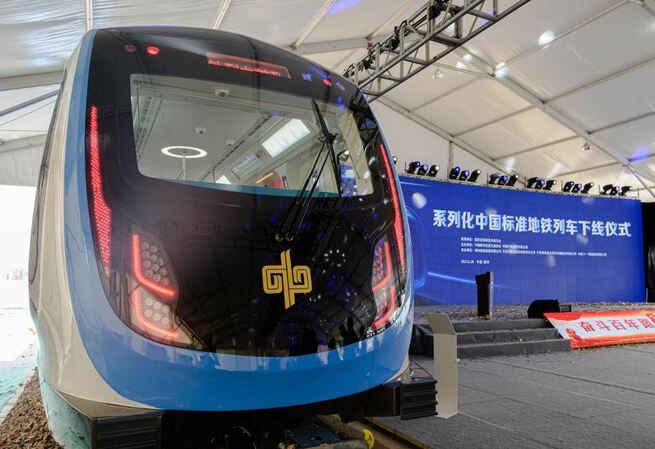 初の「中国標準」地下鉄車両、鄭州市でラインオフ_fororder_2-1.JPG