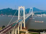 五峰山長江大橋の南北道路が開通