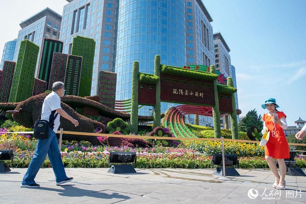 北京の街を飾る中国共産党創立100周年記念の花壇_fororder_1-4