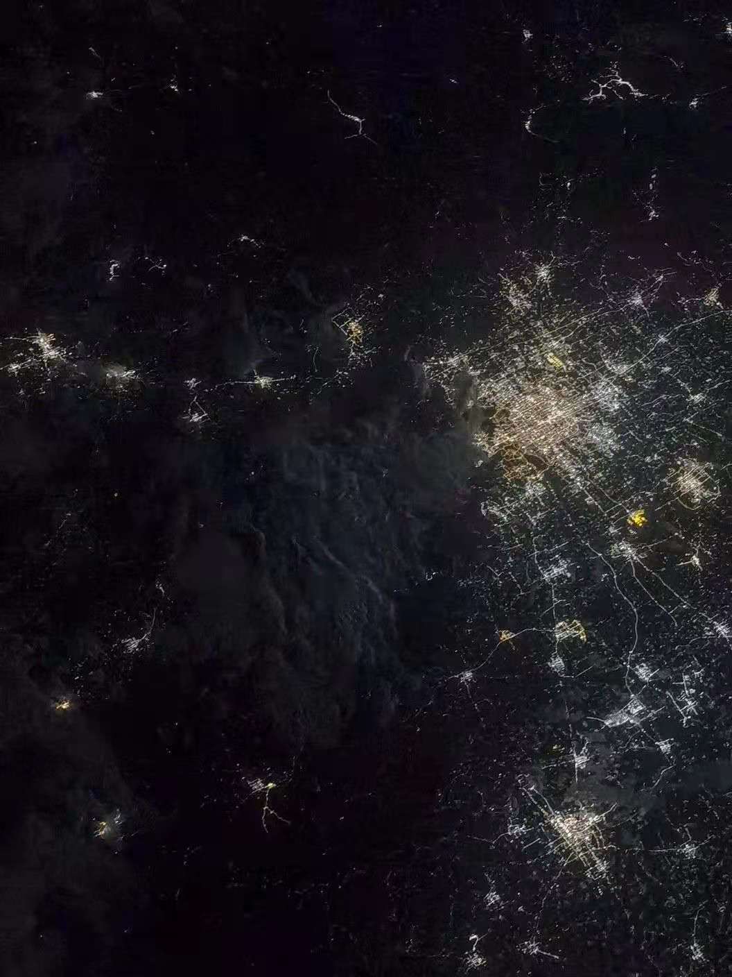 الكرة الأرضية الجميلة في عدسات رواد الفضاء من محطة الفضاء الصينية_fororder_webwxgetmsgimg (3)