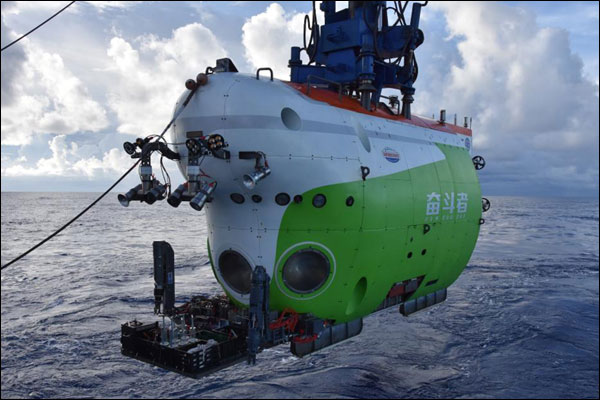 จีนเริ่มใช้ยานดำน้ำทะเลลึก“เฟิ่นโต้วเจ่อ”สำหรับงานสำรวจทางวิทยาศาสตร์อย่างเป็นทางการ_fororder_20211007fdh2