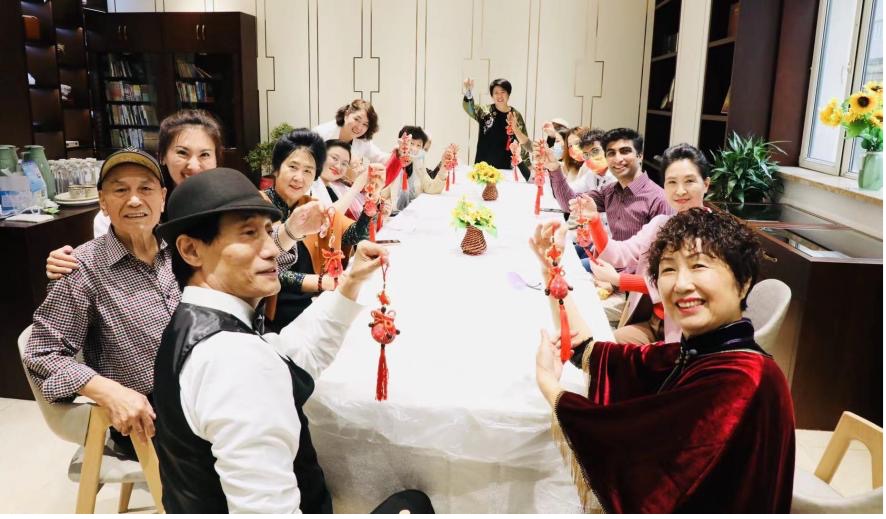 پاکستانی و غیر ملکی طلبہ نے بزرگ چینیوں کے ساتھ چین کا روائیتی تہوار چھونگ یانگ منایا_fororder_微信图片_20211017130901