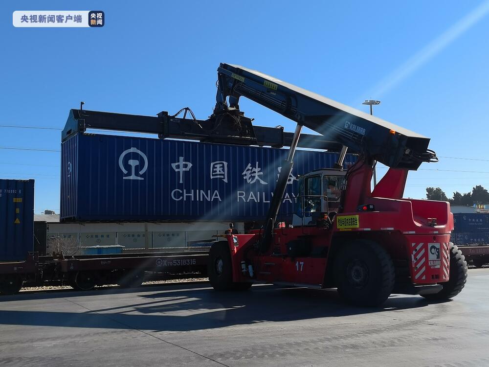 पहिलो चीन-लाओस अन्तर्राष्ट्रिय मालवाहक रेल संचालनमा_fororder_hima0110-2