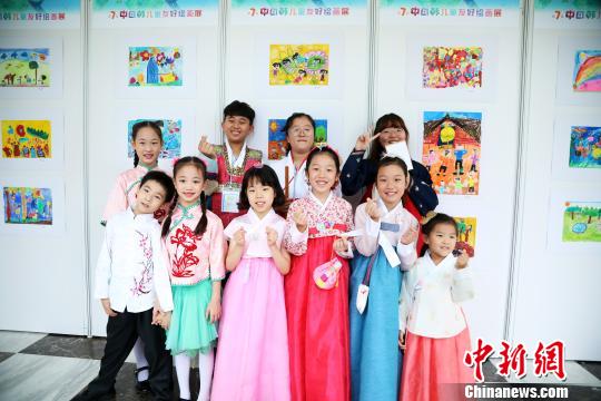 中日韓児童友好絵画展が開催＝上海
