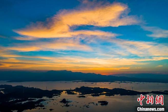中国で最大の淡水湖に広がる美しい夕焼け空　江西省_fororder_FOREIGN202008041613000284927770325