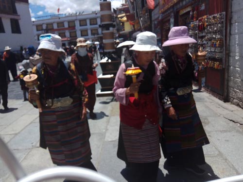 तिब्बतको लोभलाग्दो विकास