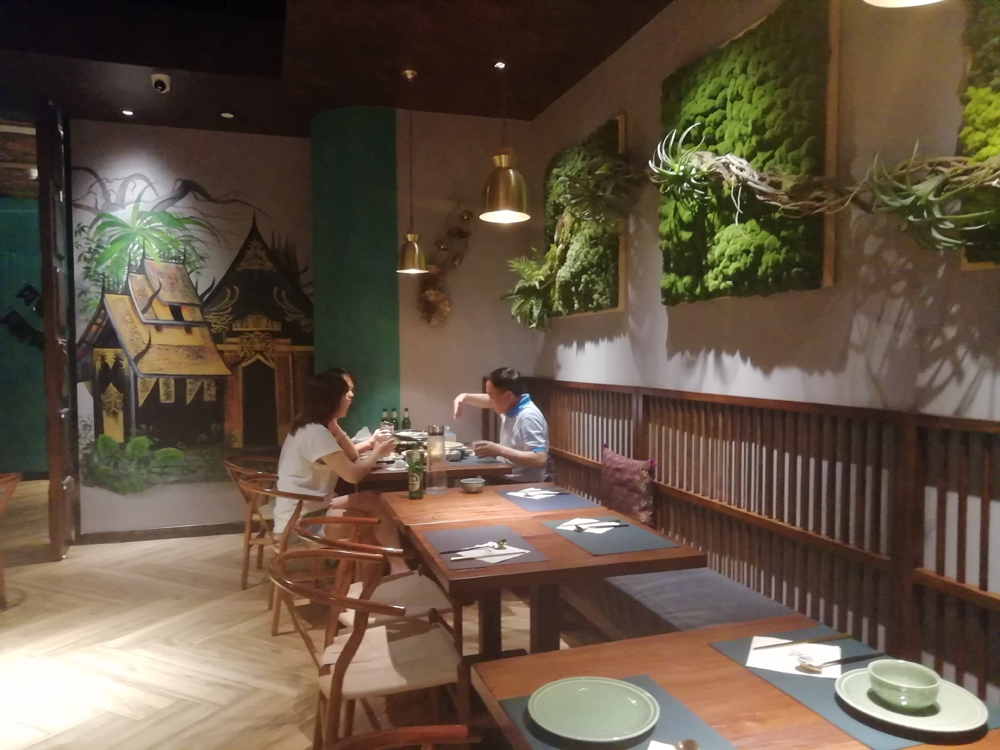 #आँखीझ्याल# पैचिङमा थाइल्याण्डको खाना रेस्टुरेन्ट संचालन गर्ने थाइल्याण्डका युवा