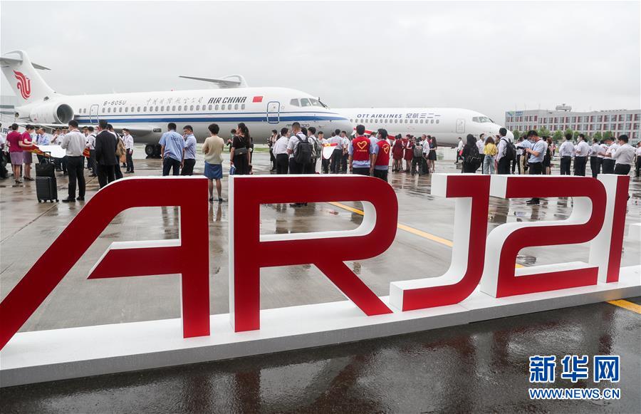 चीनद्वारा उत्पादित नयाँ ढाँचे क्षेत्रीय यात्रुवाहक विमान एआरजे-२१ चीनको मुख्य बजारमा प्रवेश
