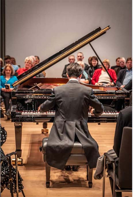 जर्मनीमा बसोबास गर्ने चिनियाँ पियानोवादक चाङ हाईऔद्वारा ओस्बर्गहोफ अन्तर्राष्ट्रिय शास्त्रीय संगीत महोत्सव आयोजित
