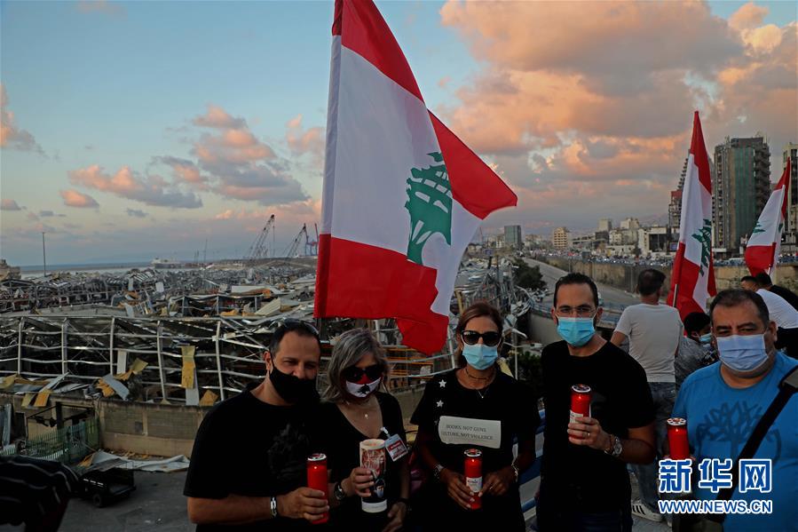 लेबनानका नागरिकद्वारा बेरूत बन्दरगाहको विस्फोटनमा परी मृत्यु र घाइते भएकाहरूका लागि प्रार्थना