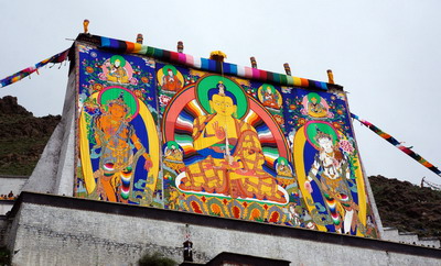 तिब्बतको ताशिल्हुन्पो मन्दिरमा बुद्धको चित्र प्रदर्शन सम्पन्न