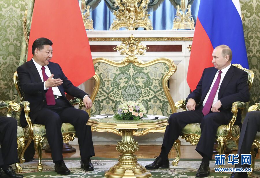 चिनियाँ राष्ट्राध्यक्ष सी चिन फिङ तथा रूसी राष्ट्रपति पुटिन बीचको भेटघाटको क्षण(क)