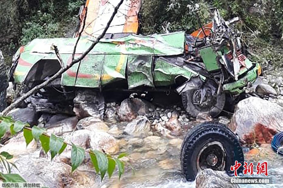 भारतमा गाडी दुर्घटना ३५ को मृत्यु