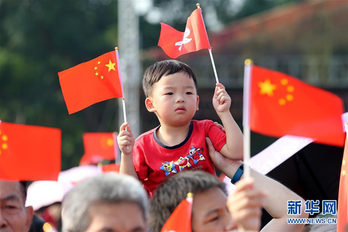 हङकङमा रहेका चिनियाँ सेना र हङकङवासीद्वारा नयाँ चीन स्थापनाको ७०औं वार्षिकोत्सव