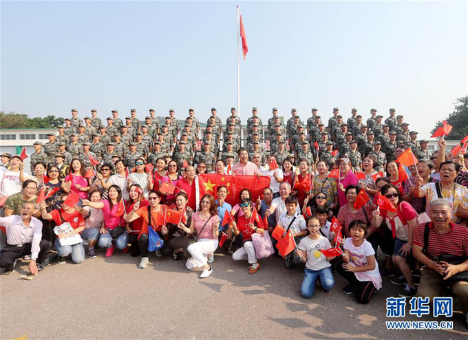 हङकङमा रहेका चिनियाँ सेना र हङकङवासीद्वारा नयाँ चीन स्थापनाको ७०औं वार्षिकोत्सव