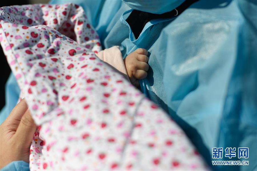 कोरोनाको संक्रमणबाट मुक्त भइन् वृद्धा र एक शिशु