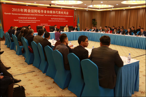 สถานทูตจีนประจำคาซัคสถานจัดงานประชาสัมพันธ์ผลงานการประชุมสองสภา