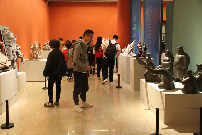 若手彫刻家の作品展開催=中国美術館