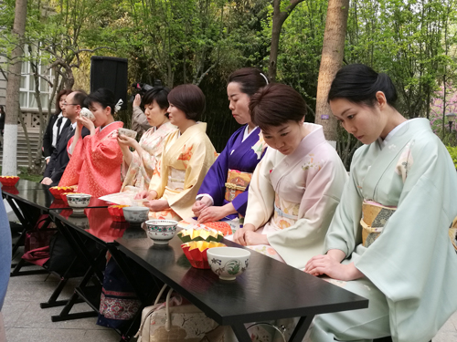 中日友好の茶会実施、平和条約40周年を記念し平和祈る