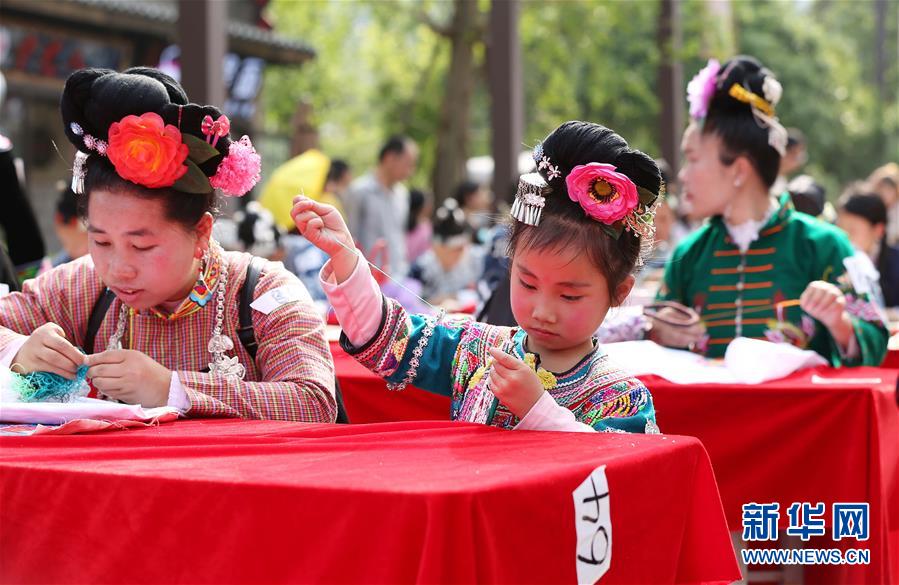 無形文化遺産の刺繍を競うコンテスト、貴州省で開催